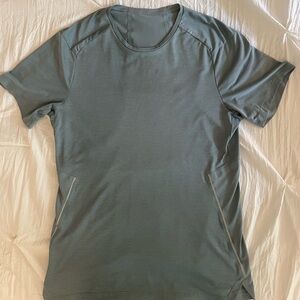 Men’s lululemon tshirt